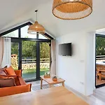 Kairos Hotel 4*